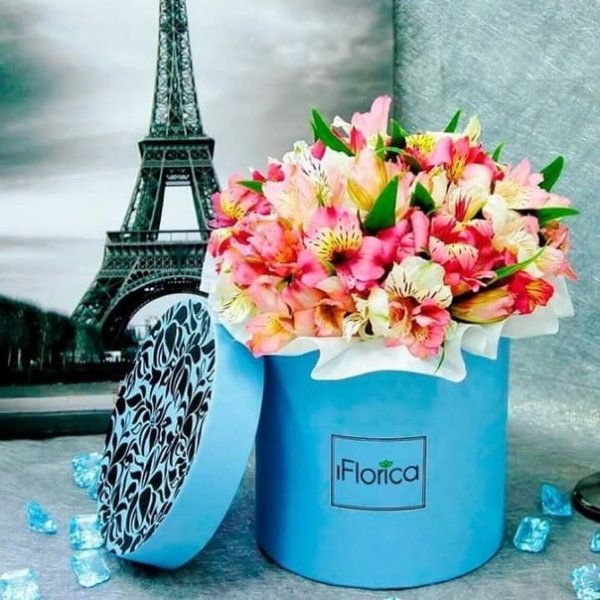 Цветы в коробочке с днем рождения