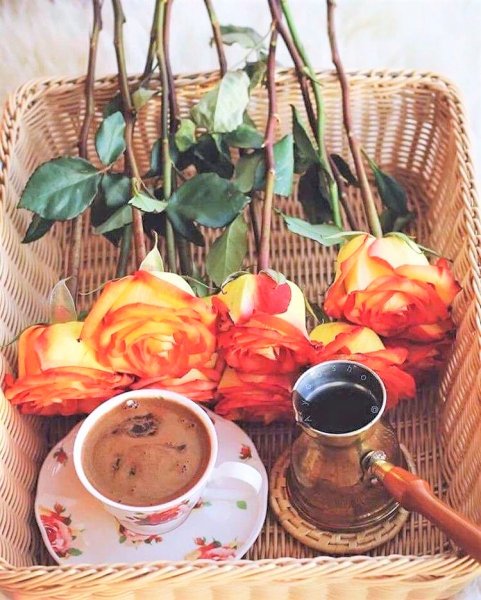 Букет и чашечка кофе