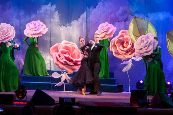 Цветы на сцене