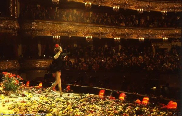 Майя Плисецкая на сцене большого театра