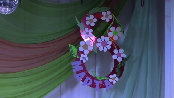 Украшение сцены на выпускной