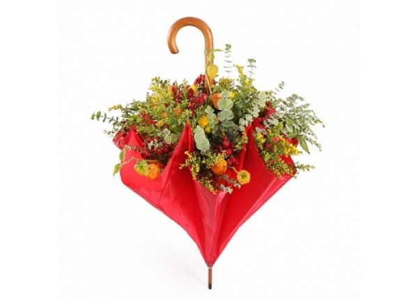 Цветочная композиция в зонтике