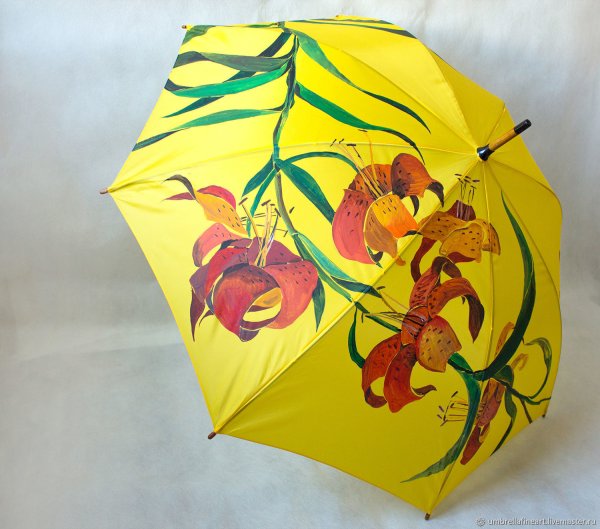 Зонтик украшенный лентами