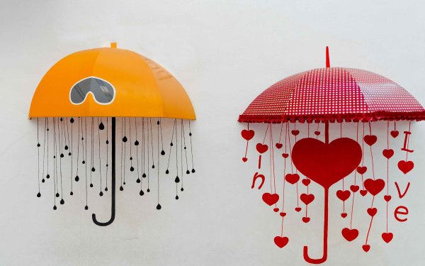 Телега с искусственными цветами