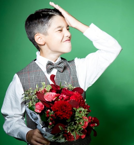 Ученик с букетом