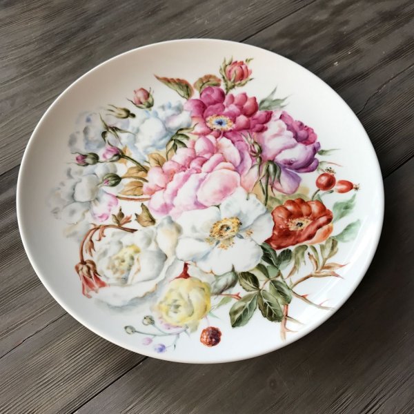 Цветы на тарелке