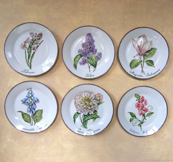 Декоративные тарелки с цветами