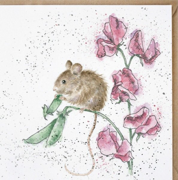 Мышонок с букетом