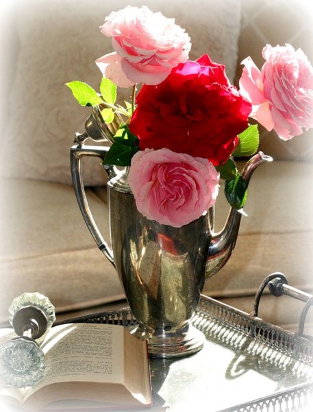 Лейка с цветами