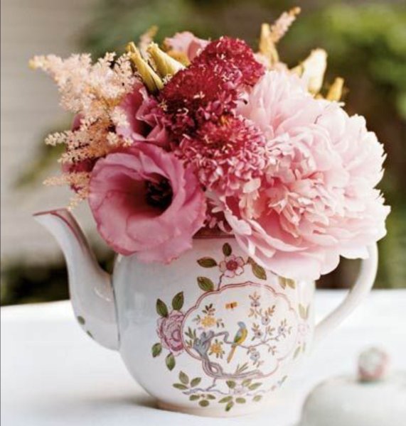 Цветы в чашке