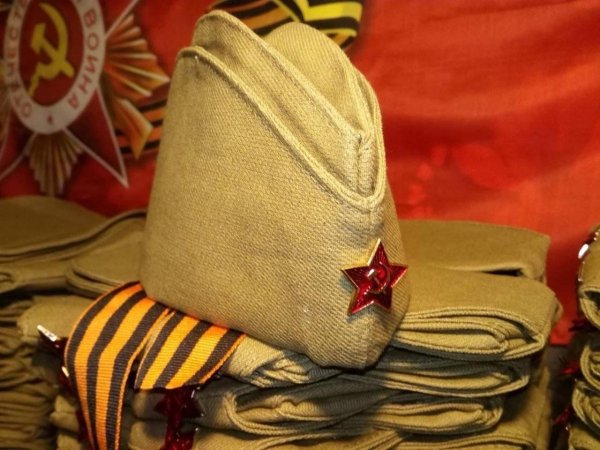Солдатская пилотка со звёздочкой