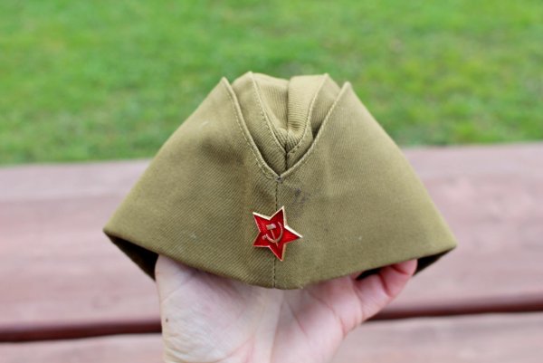 Военный с цветами