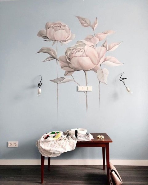 Цветы на стене