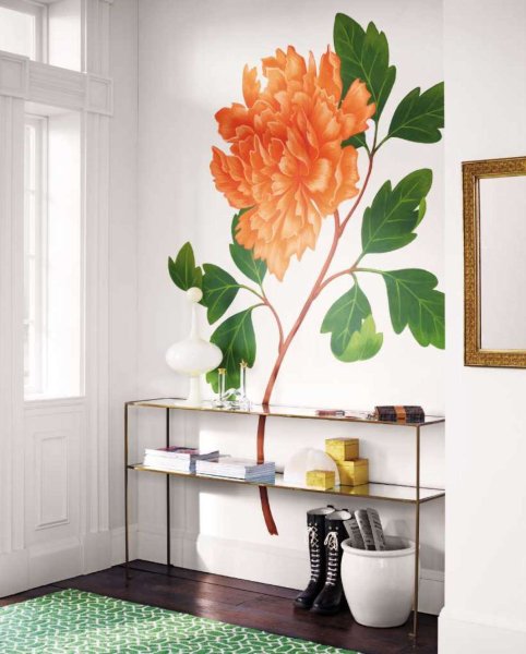 Цветы на стене в интерьере