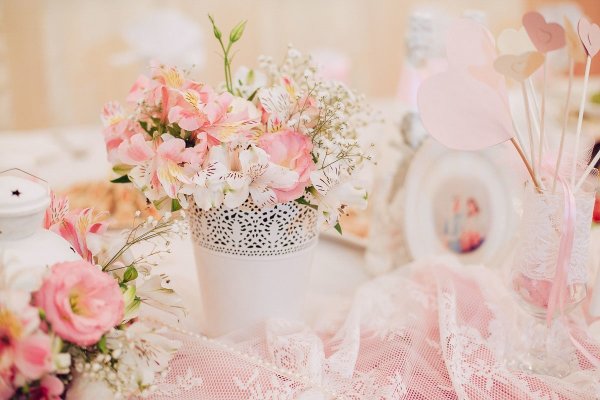 Розы пыльная роза пионовидная