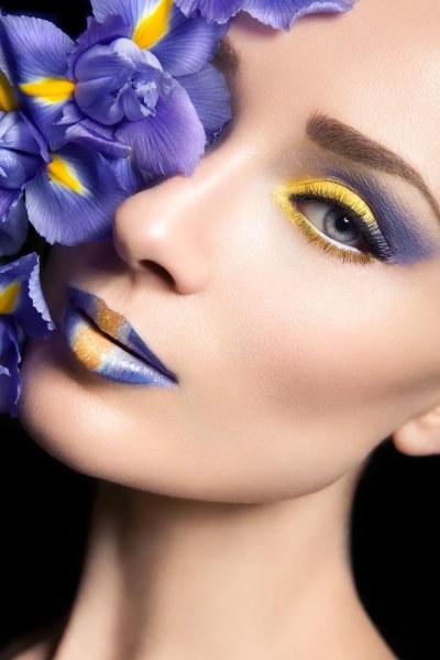 Креативный макияж с цветами