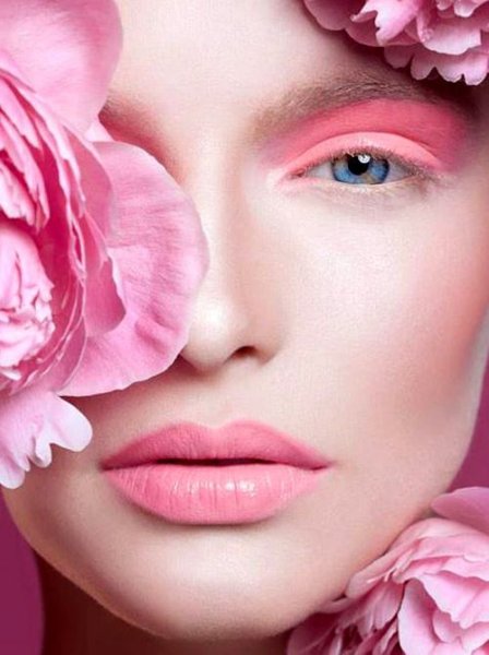 Красивые лица в цветах