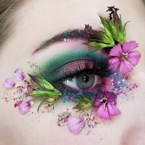 Девушка с весенними цветами