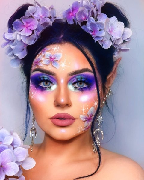 Девушка с красивым макияжем