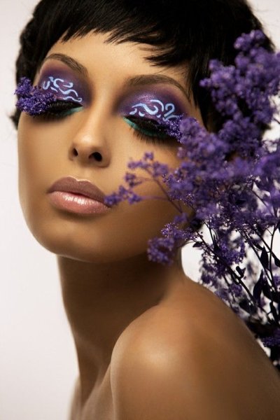 Девушка с красивым макияжем