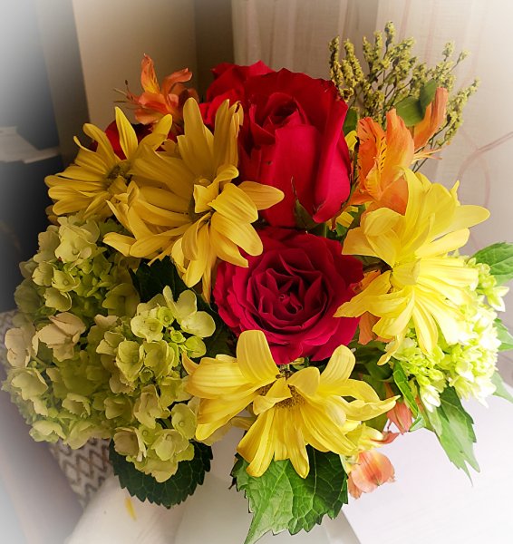 Красивые букеты из разных видов цветов