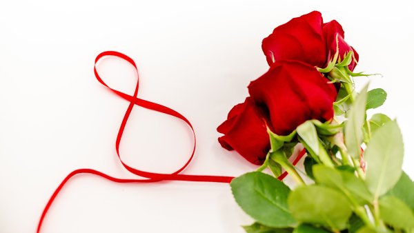 С 8 марта розы