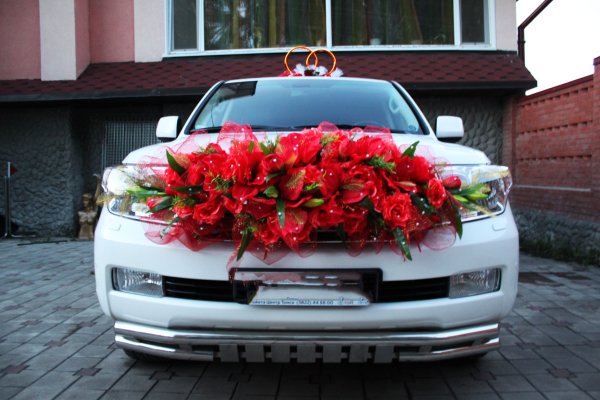 Красная Свадебная машина