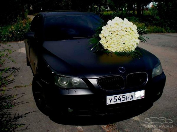 БМВ м5 с розами
