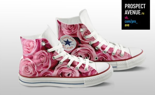 Кроссовки на траве