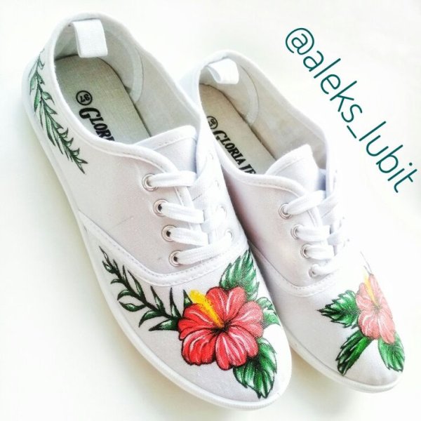 Красивые девушки в кедах