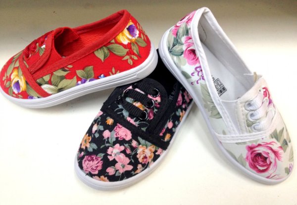 Кроссовки с цветами внутри