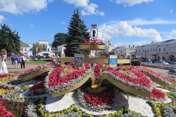 Клумбы Таруса площадь Ленина