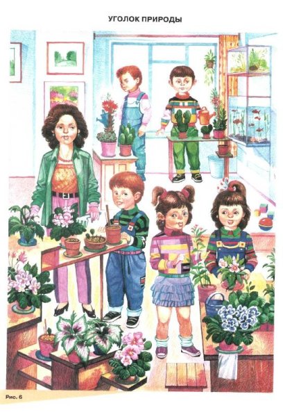 Девочка поливает цветы на клумбе