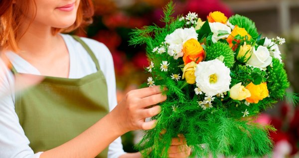Девушка флорист