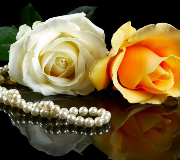 Бусы жемчуг и розы