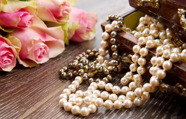 Цветы и бусы