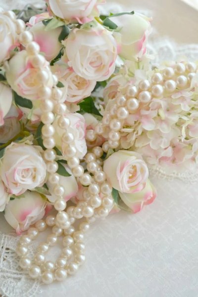 Розы на шелковой ткани