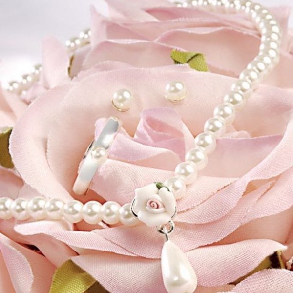 Цветы и жемчуг