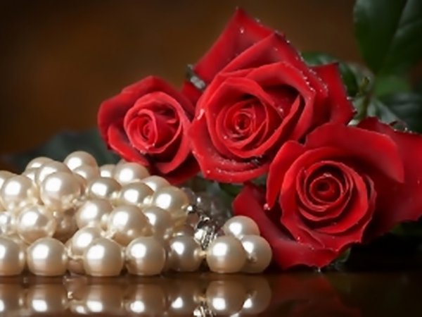 Красивые цветы с бусами