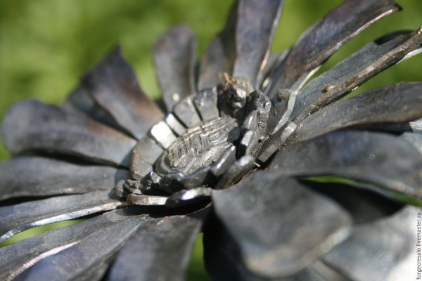 Цветы из металла