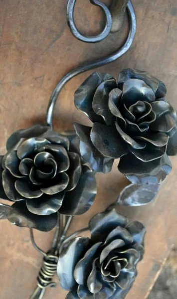 Цветы из железа