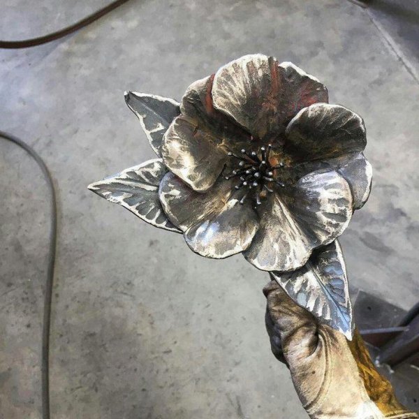 Цветы из металла