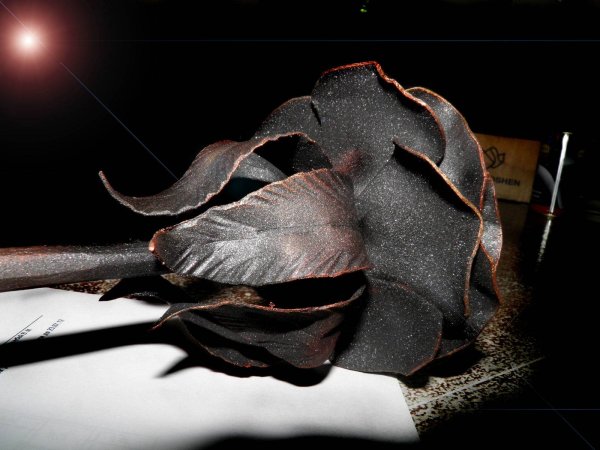 Лепесток розы из металла