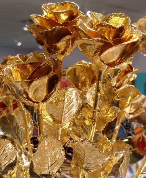 Золотистые цветы на прозрачном фоне