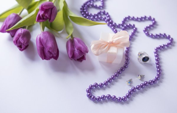 Цветы и бусы