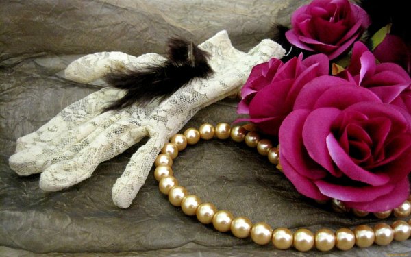 Красивые цветы с бусами