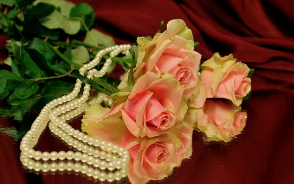 Розы с бусами