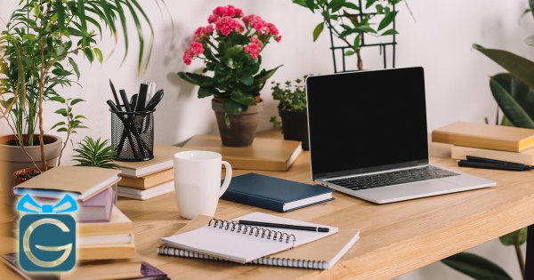 Стильное рабочее место цветы