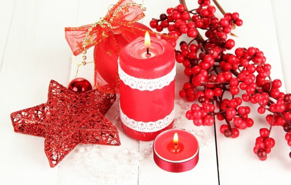 Красный новогодний декор