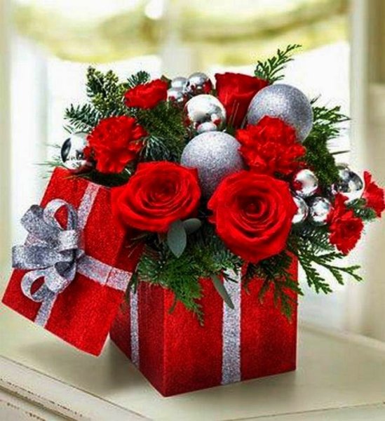 Новогодний букет с цветами